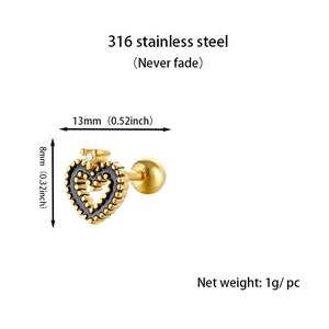 Détail du fermoir d'oreille en cœur en acier inoxydable avec spécifications de taille