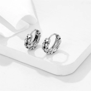 Boucles d'oreilles créoles en acier avec motif crâne relief et style punk rétro