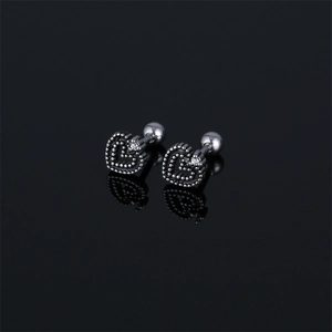 Paire de clous d'oreilles en forme de cœur en acier inoxydable avec texture milgrain