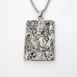 Fashionable stainless steel pendant necklace featuring a retro silver totem and box chain