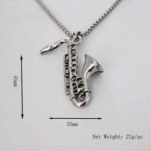 Collana con ciondolo a sassofono in acciaio inossidabile argento, 45x35mm, peso 21g