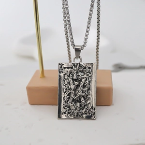 Collier vintage en acier inoxydable avec pendentif carte de poker Roi en relief unisexe