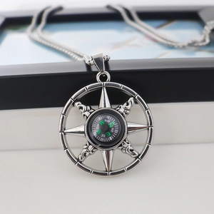 Collier avec pendentif boussole en acier inoxydable argenté et design étoile évidée