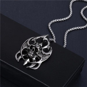 Collana con Pendente a Teschio Gotico Retrò per Uomo Donna Stile Hip Hop Punk Lega Argento Dettaglio Fiamma Gioielli Streetwear Regalo