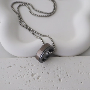 Collier chaîne box en acier inoxydable avec pendentif anneau circulaire gravé