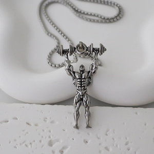 Collier avec pendentif haltérophile musclé en acier inoxydable au design vintage pour homme