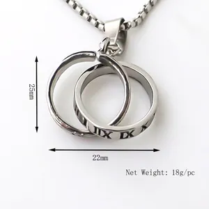 Collana con pendente a due anelli intrecciati in argento e incisione di numeri romani