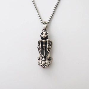 Retro silver Pixiu pendant necklace with intricate beast carving and box chain