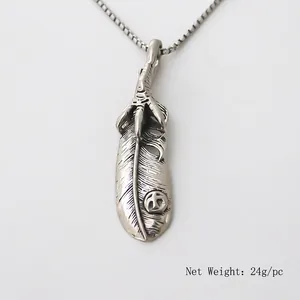 Collana con ciondolo piuma artiglio d'aquila argento vintage da 67mm e peso 24g