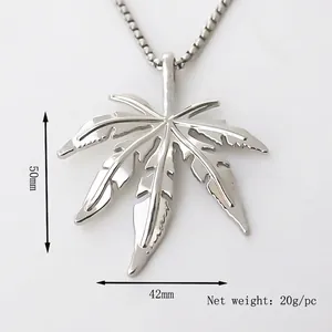 Pendentif feuille d'érable en alliage argenté poli style hip-hop avec dimensions 50x42 mm