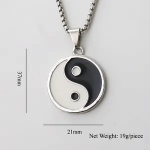 Collier pendentif Tai Chi Yin Yang en acier inoxydable argenté, dimensions 37mm x 21mm