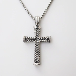 Collana con pendente a croce retrò in acciaio inossidabile con motivo a spiga e catena box
