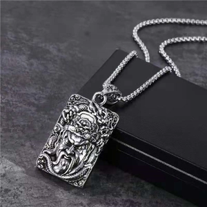 Vintage Guan Yu Porträt Relief Anhänger Halskette Antik Silber Legierung Quadratische Marke Panzerkette Unisex Schmuck