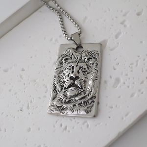 Collier homme en acier inoxydable avec pendentif lion carré et chaîne box