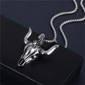 Collier Pendentif Crâne Tête de Taureau en Alliage Rétro pour Hommes Style Hip Hop Rock Argent Oxydé Bijoux de Rue Cadeau