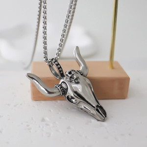 Collier pendentif tête de taureau en métal argenté vintage avec chaîne box pour homme hip-hop
