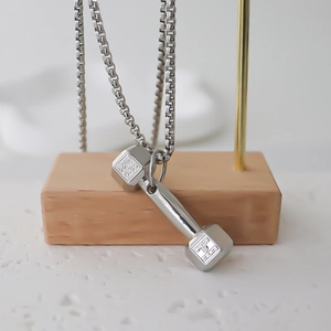 Collier hip hop pour homme avec pendentif haltère en acier poli et gravure Phil 4:13