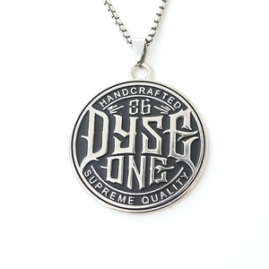 Retro geometric round relief pendant necklace with box chain in hip hop street style