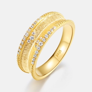 Bague exagérée en argent 925 doré brossé avec détails diamantés style bohème chic