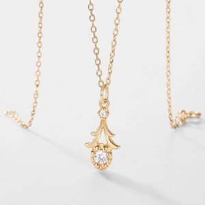 Collana minimalista in argento S925 dorato con un design a ciondolo a doppio zircone