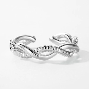 Minimalistischer S925 Sterlingsilber Ring mit gewellten, glatten und texturierten Bändern