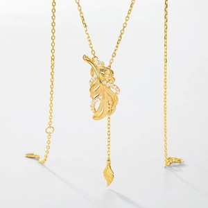 Minimalist S925 sterling silver gold-plated leaf necklace with sparkling diamonds