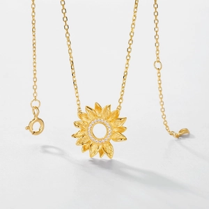Collana girasole in argento S925 con placcatura in oro 18K e pavé di zirconi bianchi