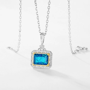 S925 zilveren ketting met rechthoekige blauwe opaal hanger en gouden accenten