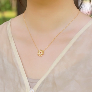 Collana con ciondolo a girasole in argento S925 dorato con zirconi bianchi incastonati