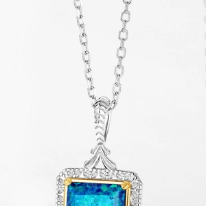Minimalistische S925 zilveren ketting met vierkante blauwe opaal hanger en zirkoon halo