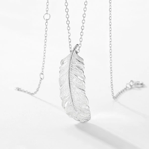 Minimalist S925 sterling silver feather pendant necklace with brushed texture for women