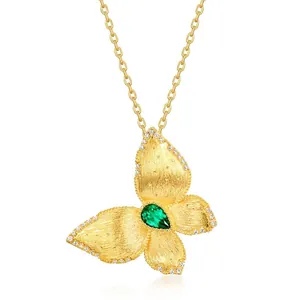 Pendentif Papillon en Argent Sterling 925 Émeraude de Laboratoire pour Femme Texture Brossée Strass Incrusté Sans Chaîne