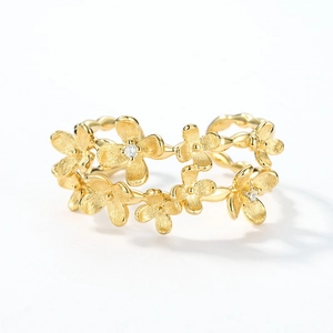 Bague osmanthus plaquée or S925 avec pétales brossés et pierres de zircone étincelantes