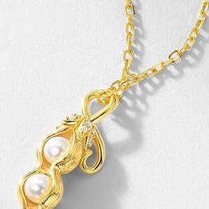 Collier pendentif cosse de pois doré avec perles blanches et zircons scintillants