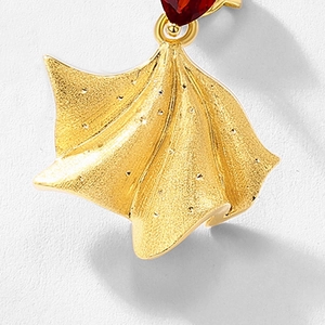 Boucles d'oreilles vintage en argent S925 doré, feuille de ginkgo et grenat rouge cœur