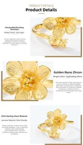 Détail macro d'une bague fleur de grenade en argent S925 avec zircon nano jaune