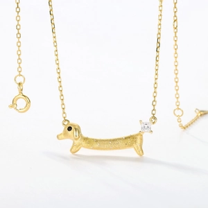 Collier minimaliste en argent S925 avec pendentif teckel et finition or mat