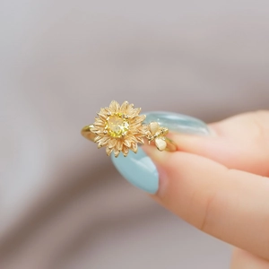 Adjustable S925 silver sunflower ring with bee and yellow zircon in gold finish