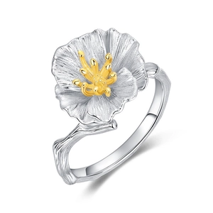 Bague en argent S925 fleur d'hibiscus avec texture brossée et centre doré brillant