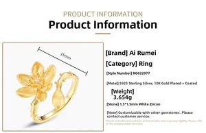 Vista macro dell'anello loto in argento S925 con finitura in oro spazzolato e zircone bianco