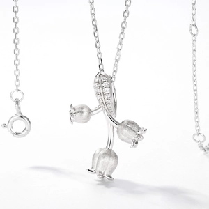 Collier muguet en argent sterling S925 avec pétales brossés et feuille sertie de cristaux