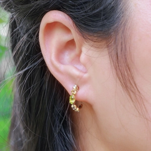 Elegant S925 sterling silver C-shaped hoop earrings with green peridot stones