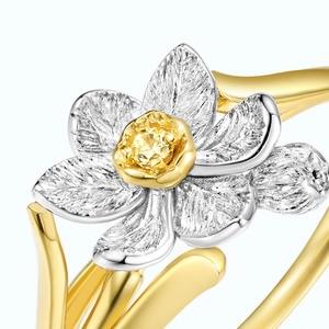 Bague narcisse en argent S925 avec pierre jaune et texture de pétales brossés