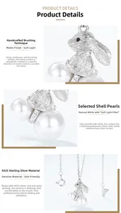 Détail macro du collier lapin en argent S925 avec perle de coquillage et texture brossée