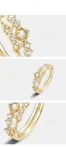 Détail de bagues empilables en argent S925 avec opale et placage d'or brillant fini