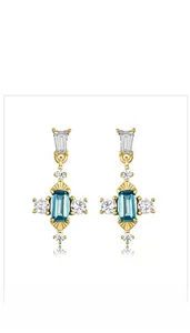 Gros plan de boucles d'oreilles en argent S925 avec topaze bleue et halo de diamants