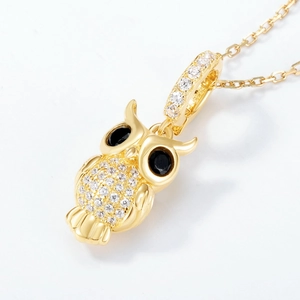 Collier pendentif hibou élégant en argent 925 doré orné de zircons et pierres noires
