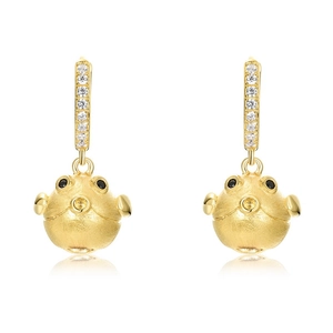 Boucles d'oreilles poisson-globe dorées avec texture mate et anneaux en cristal