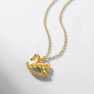 Exquise chaîne pendentif cheval à bascule doré en argent S925 avec texture en nid d'abeille