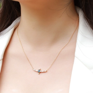 Elegante collana in argento S925 con pendente in topazio blu Londra dorato